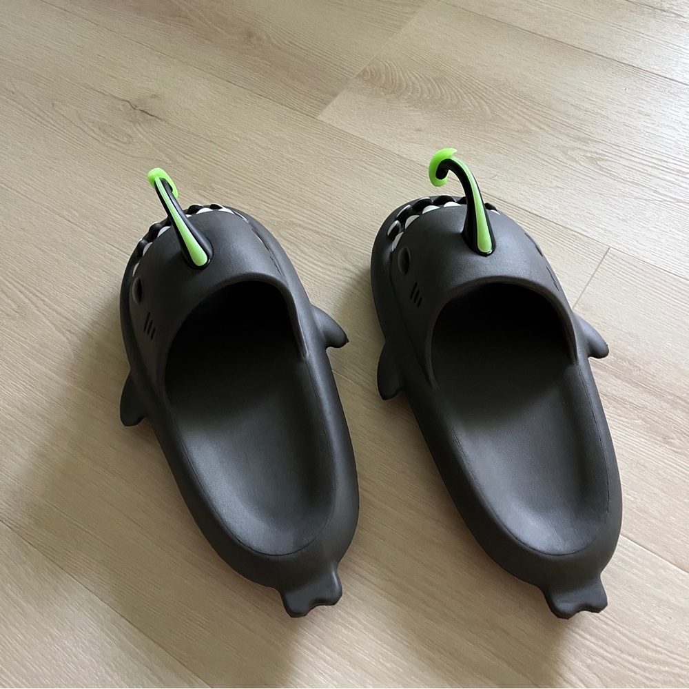 Mens size 12-13 cloud slides charcoal grey with angler fish and whale spout - Picture 2 of 8
